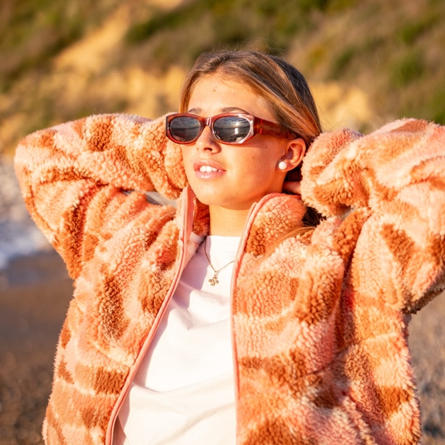 Would you dare to embrace @lily.hirigoyen ’s style? 😎✨ 📸@mapirudi_photo She wears our KERAMAS model: a bold frame that perfectly matches her style. #mundakaoptic #keramas #sunglasses #surflifestyle